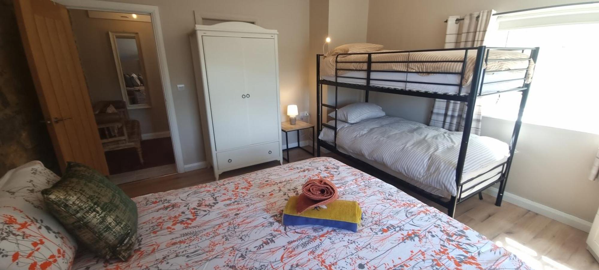 Holiday home Frontview - Sleeps 6 *